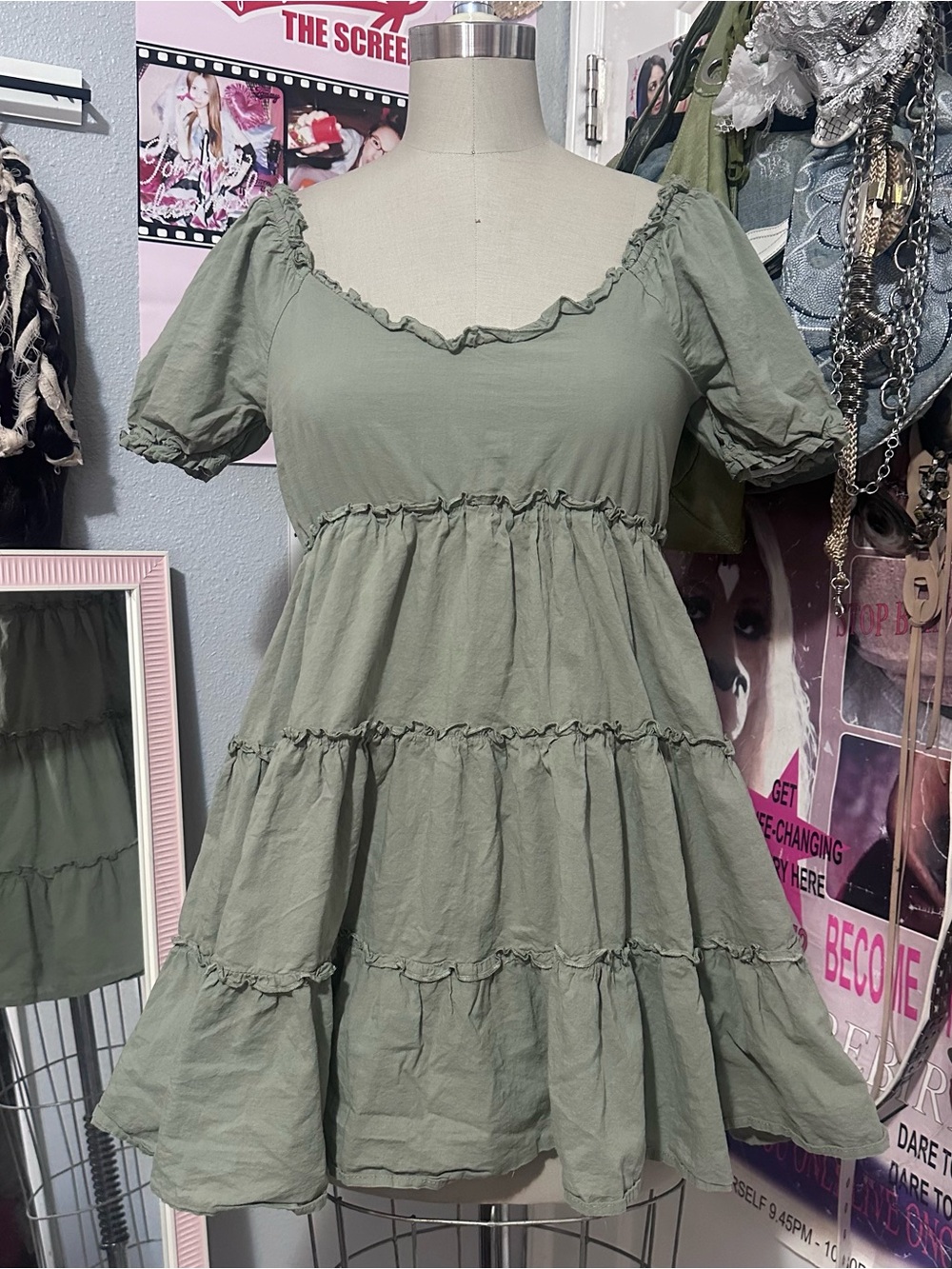 Tiered Puff Sleeve Dress in Khaki/Sage Green Size M